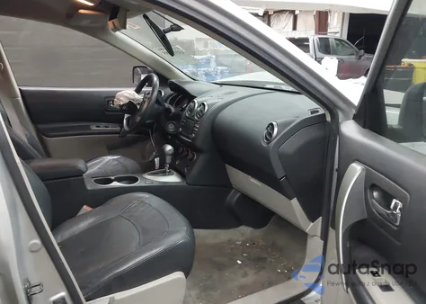 2015 Nissan Rogue Select S z USA, uszkodzony, nr VIN JN8AS5MT3FW665677